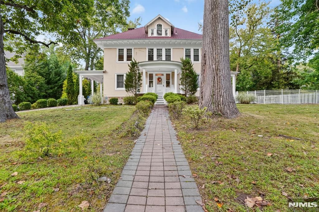 285 Maple Street, Englewood, NJ 07631