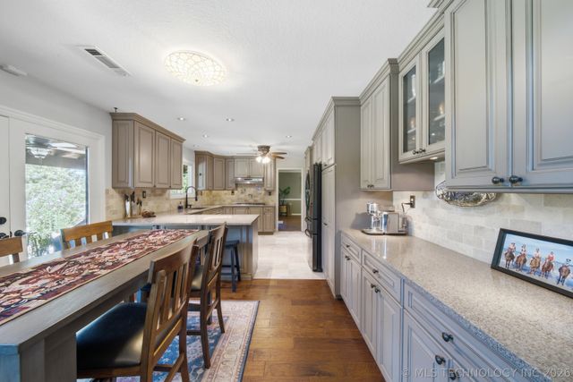 9332 S 36th West Avenue, Tulsa, OK 74132