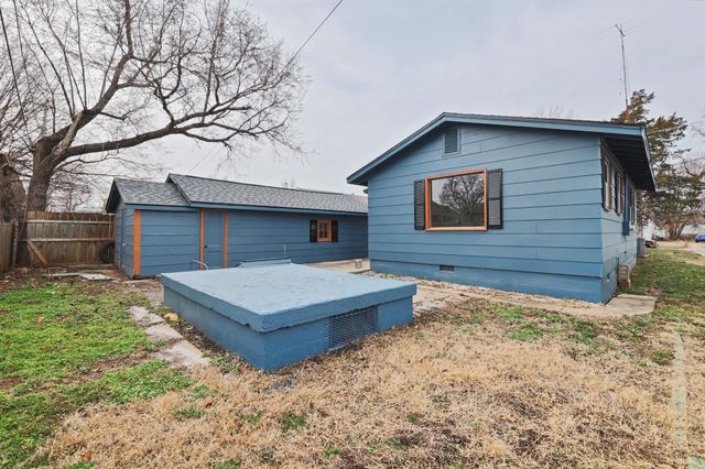 518 N High St, El Dorado, KS 67042
