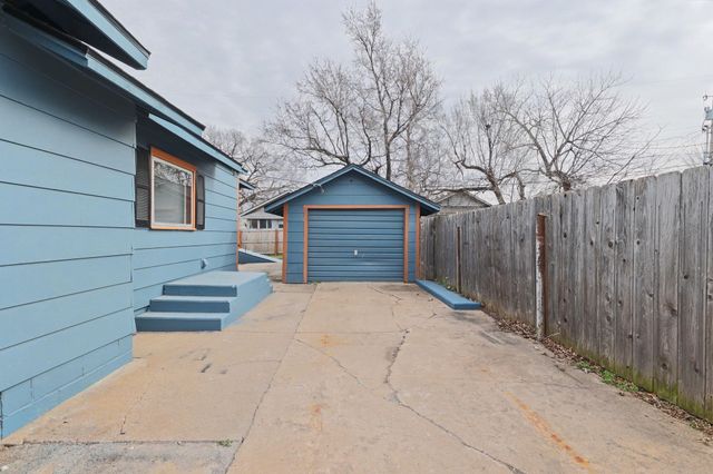 518 N High St, El Dorado, KS 67042