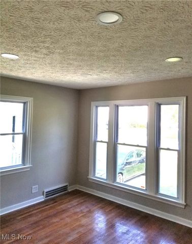 952 Elbon Road, Cleveland Heights, OH 44121