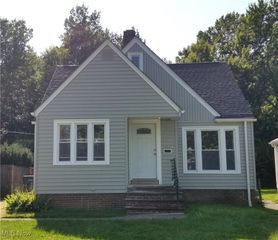 952 Elbon Road, Cleveland Heights, OH 44121
