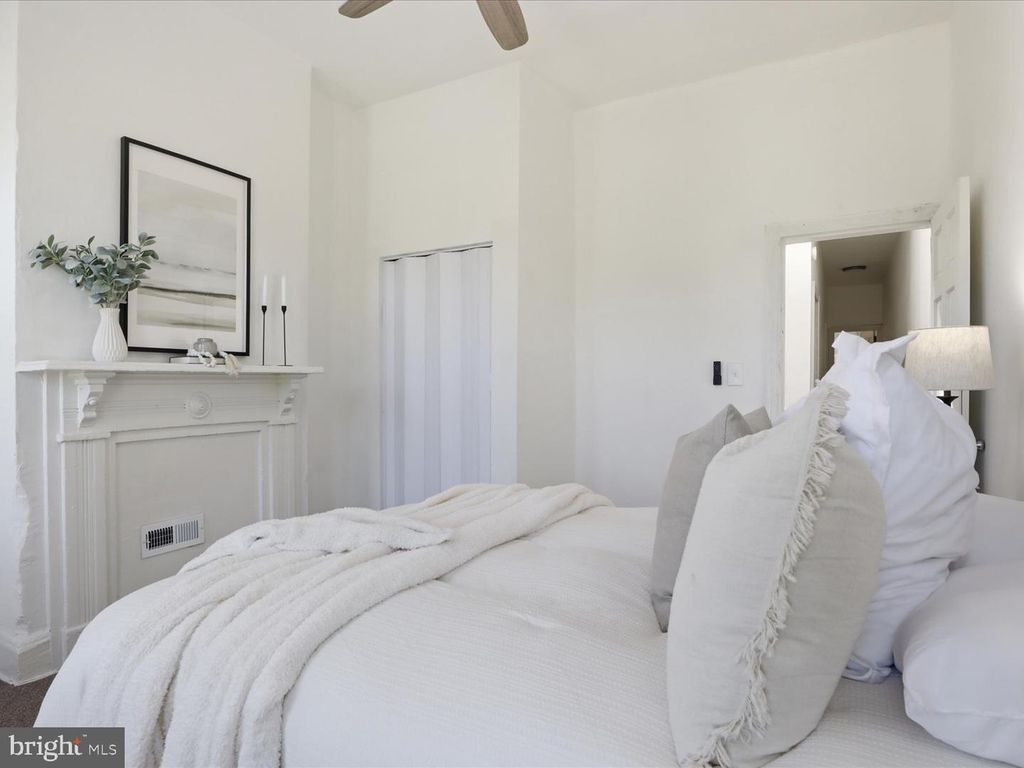 Image 11 of property listing at 509 LAURENS ST, Baltimore, MD 21217