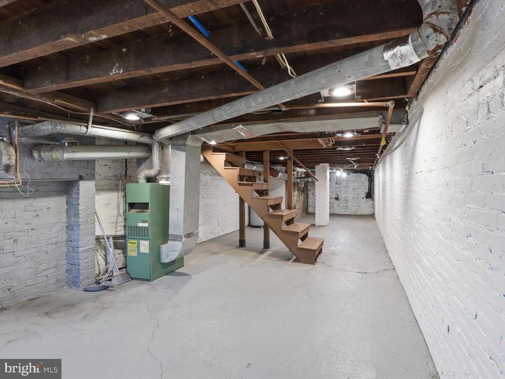 Image 17 of property listing at 509 LAURENS ST, Baltimore, MD 21217