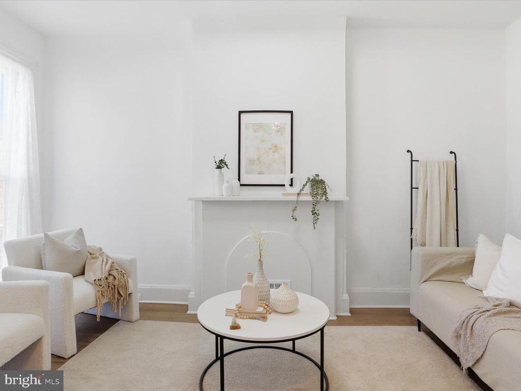 Image 3 of property listing at 509 LAURENS ST, Baltimore, MD 21217
