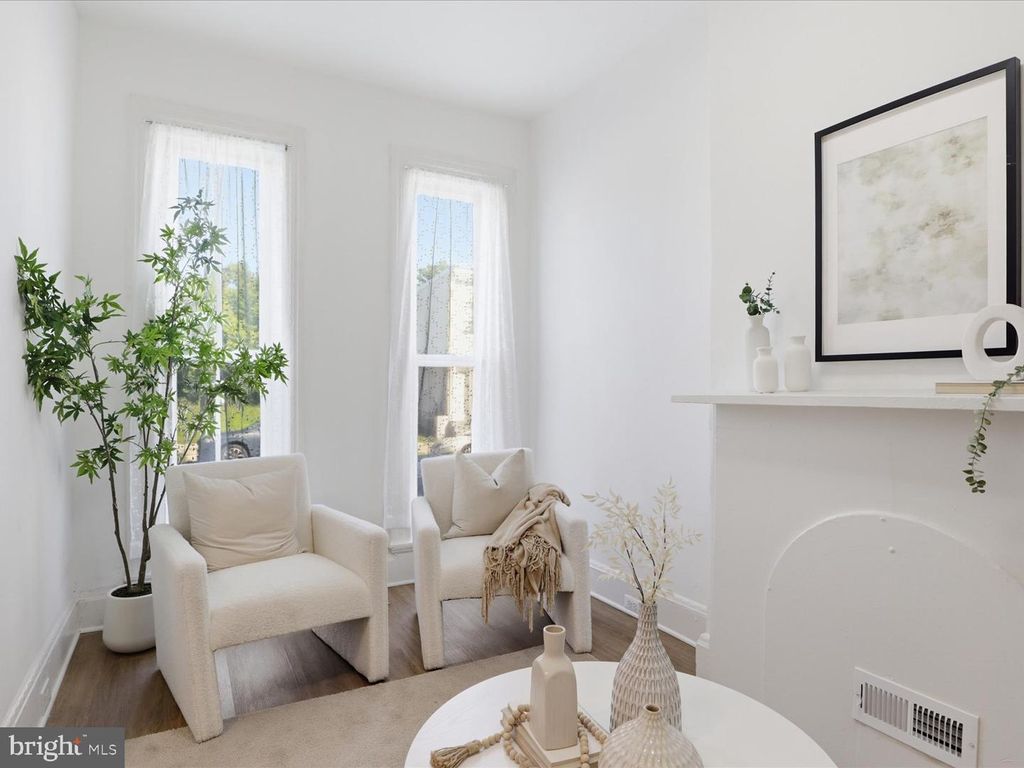 Image 4 of property listing at 509 LAURENS ST, Baltimore, MD 21217