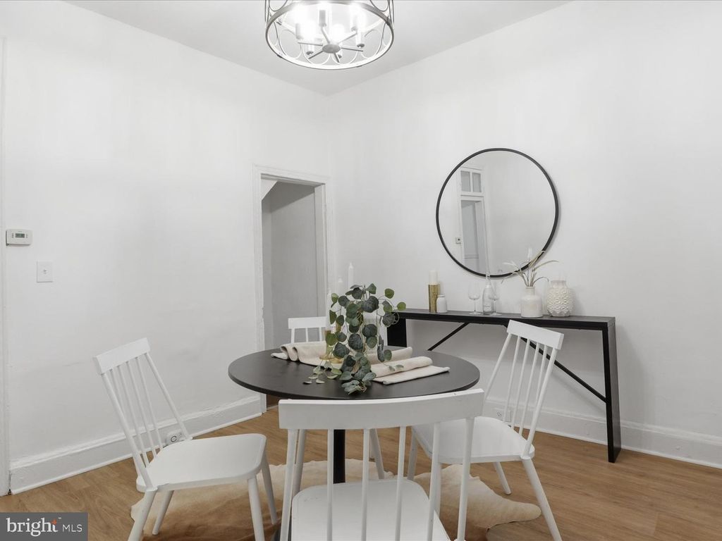 Image 7 of property listing at 509 LAURENS ST, Baltimore, MD 21217