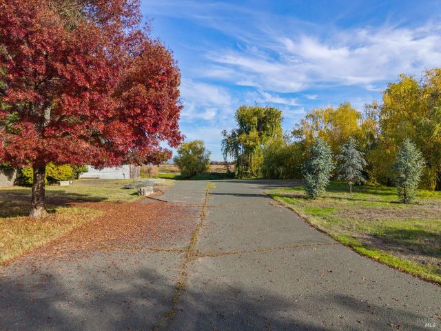 8 Queen Ann Way, Lakeport, CA 95453