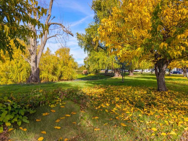 8 Queen Ann Way, Lakeport, CA 95453