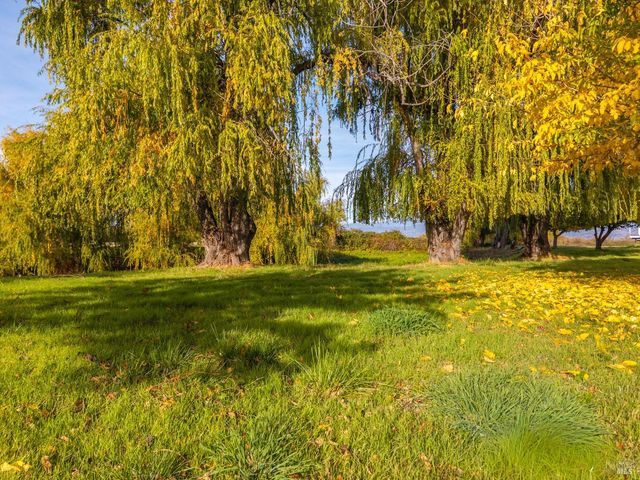 8 Queen Ann Way, Lakeport, CA 95453