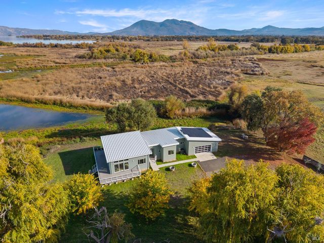 8 Queen Ann Way, Lakeport, CA 95453