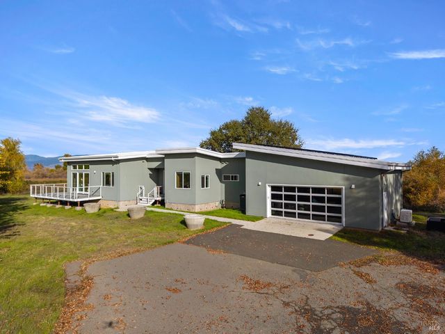 8 Queen Ann Way, Lakeport, CA 95453