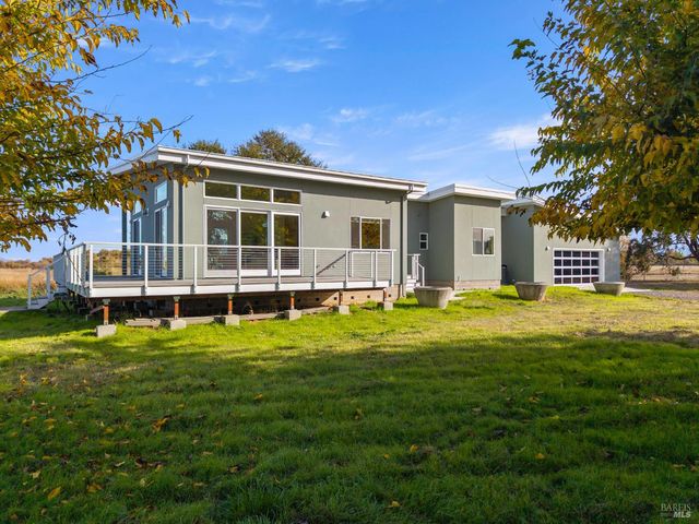 8 Queen Ann Way, Lakeport, CA 95453
