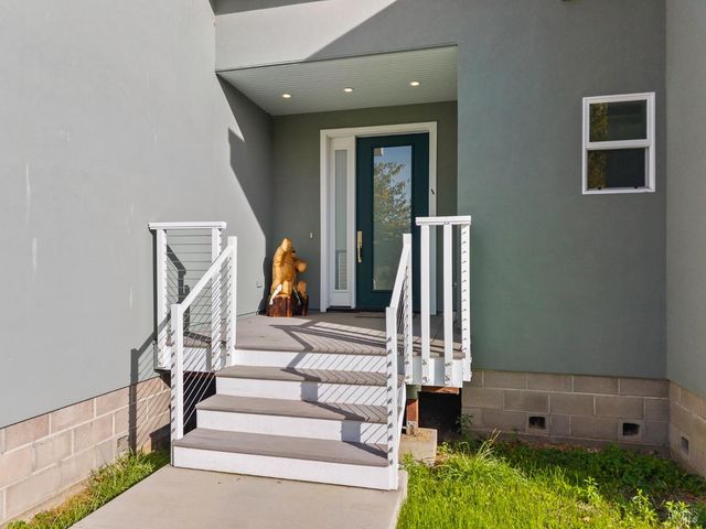 8 Queen Ann Way, Lakeport, CA 95453