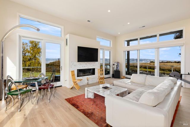 8 Queen Ann Way, Lakeport, CA 95453