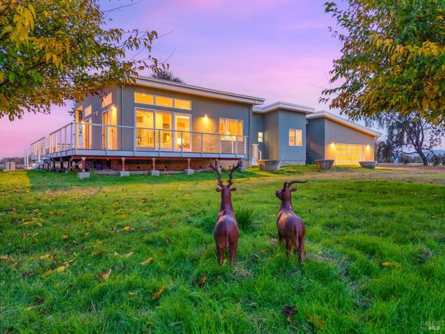 8 Queen Ann Way, Lakeport, CA 95453