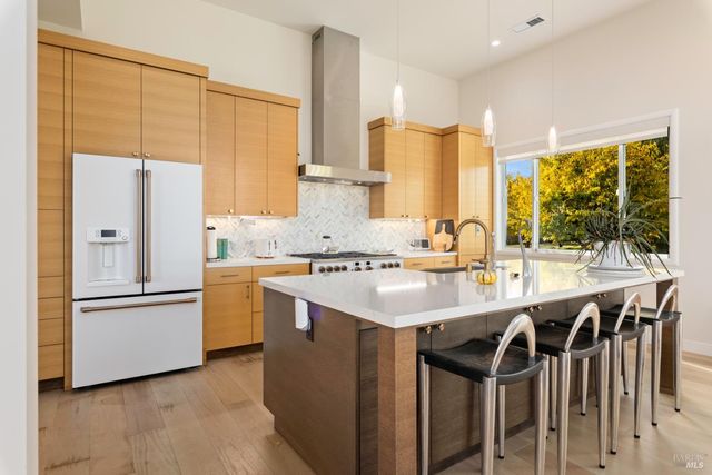 8 Queen Ann Way, Lakeport, CA 95453