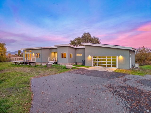8 Queen Ann Way, Lakeport, CA 95453