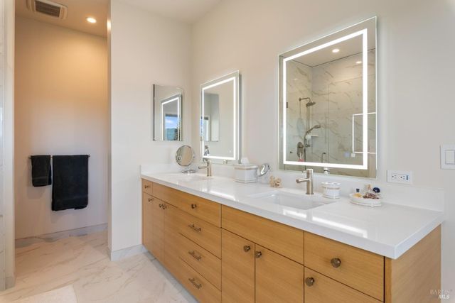8 Queen Ann Way, Lakeport, CA 95453