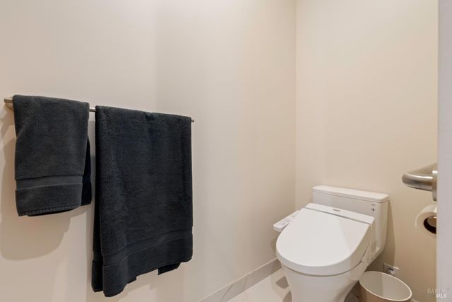 8 Queen Ann Way, Lakeport, CA 95453