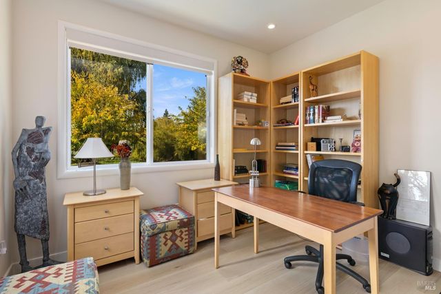 8 Queen Ann Way, Lakeport, CA 95453