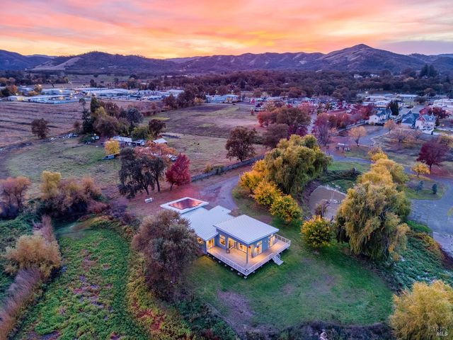 8 Queen Ann Way, Lakeport, CA 95453