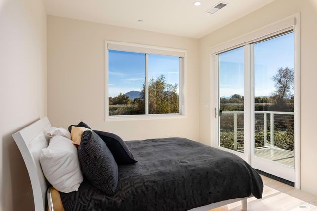 8 Queen Ann Way, Lakeport, CA 95453