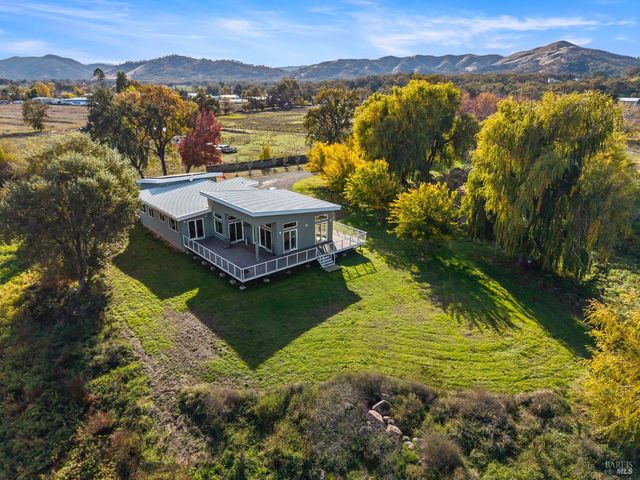 8 Queen Ann Way, Lakeport, CA 95453