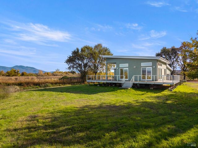 8 Queen Ann Way, Lakeport, CA 95453