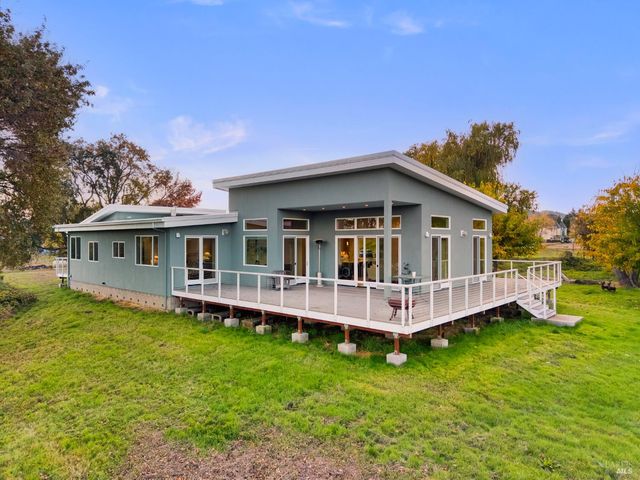 8 Queen Ann Way, Lakeport, CA 95453