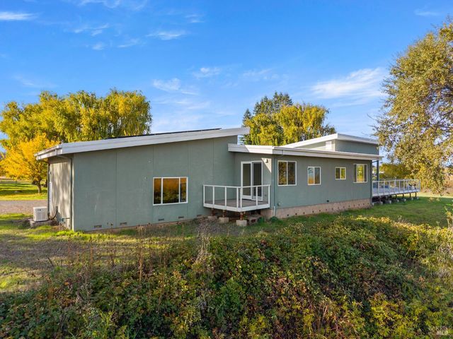 8 Queen Ann Way, Lakeport, CA 95453