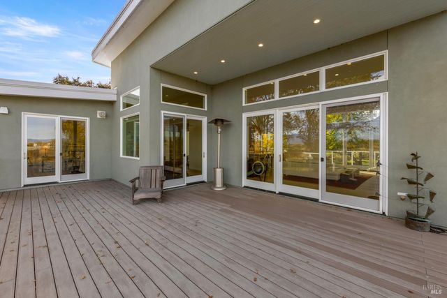 8 Queen Ann Way, Lakeport, CA 95453