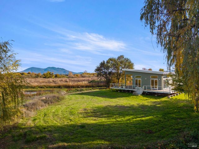 8 Queen Ann Way, Lakeport, CA 95453