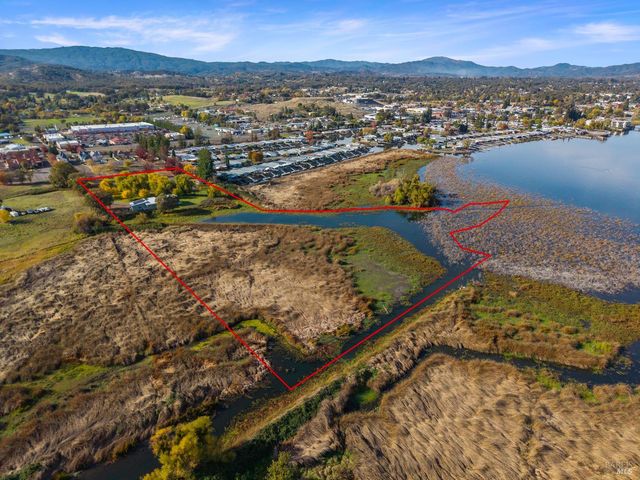 8 Queen Ann Way, Lakeport, CA 95453