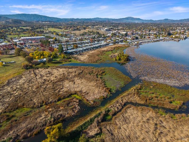 8 Queen Ann Way, Lakeport, CA 95453