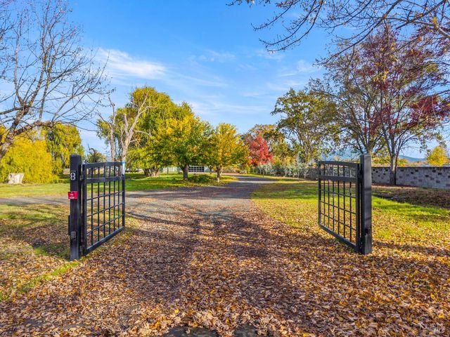 8 Queen Ann Way, Lakeport, CA 95453