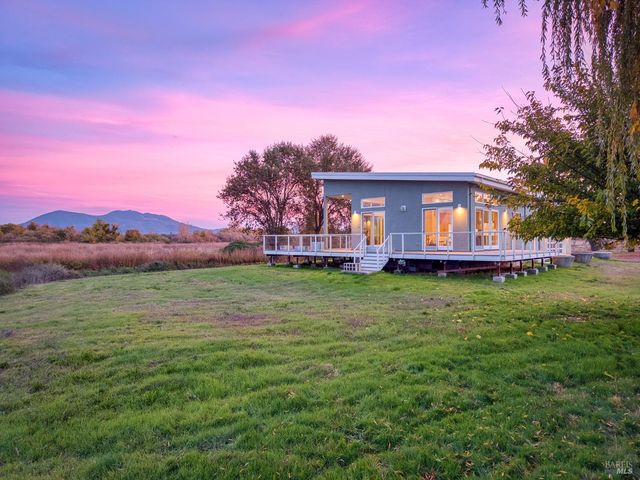 8 Queen Ann Way, Lakeport, CA 95453