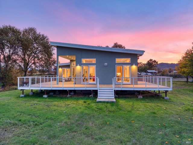 8 Queen Ann Way, Lakeport, CA 95453