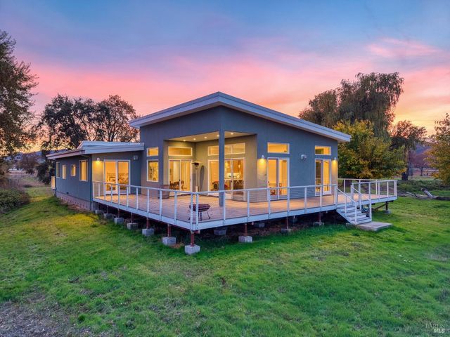 8 Queen Ann Way, Lakeport, CA 95453
