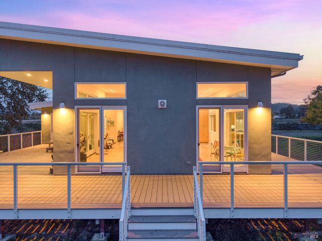 8 Queen Ann Way, Lakeport, CA 95453