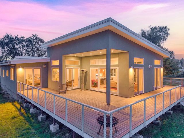 8 Queen Ann Way, Lakeport, CA 95453