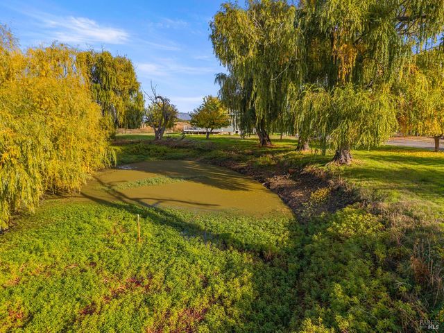8 Queen Ann Way, Lakeport, CA 95453