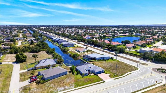 2334 SW Trafalgar PKWY, Cape Coral, FL 33991