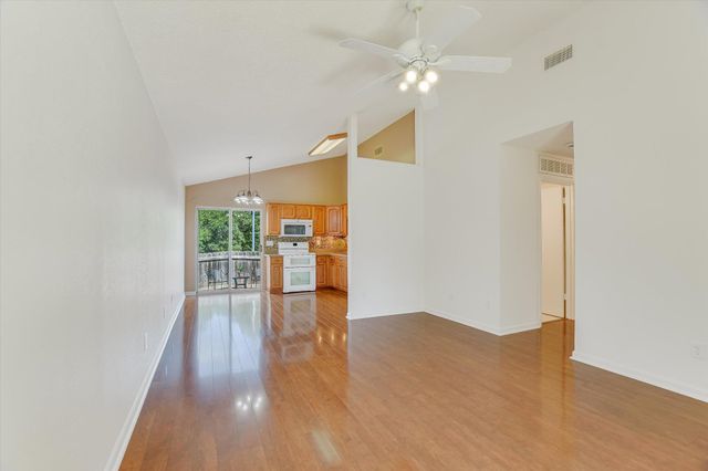 1015 E Yager LN 201, Austin, TX 78753