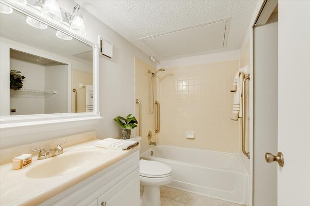 1015 E Yager LN 201, Austin, TX 78753