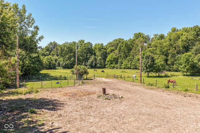 8275 E 216th Street, Cicero, IN 46034