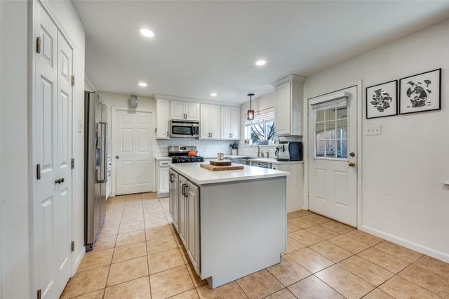9835 Estate Lane, Dallas, TX 75238