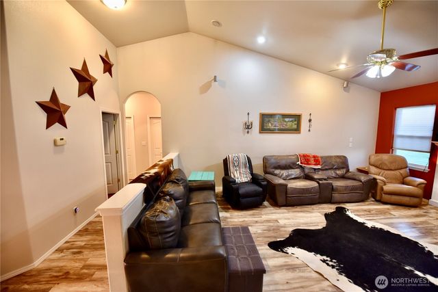 12294 Rd. 9.5 NE, Moses Lake, WA 98837