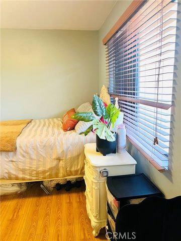 18958 Sherman Way 19, Reseda (los Angeles), CA 91335