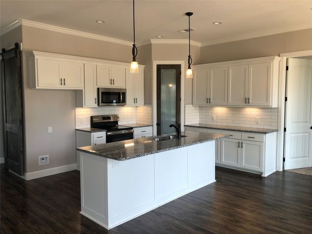 413 Hickorywood, Azle, TX 76020
